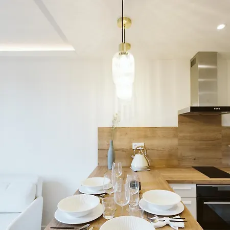 Lorraine - 280m From Beach - Parking Free Apartment